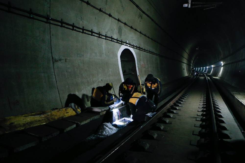 南京铁路运营隧道病害现状